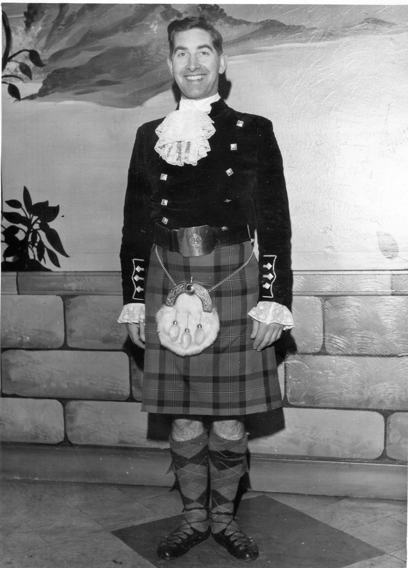 Photo of photos/Ronald George MacLennan kilt